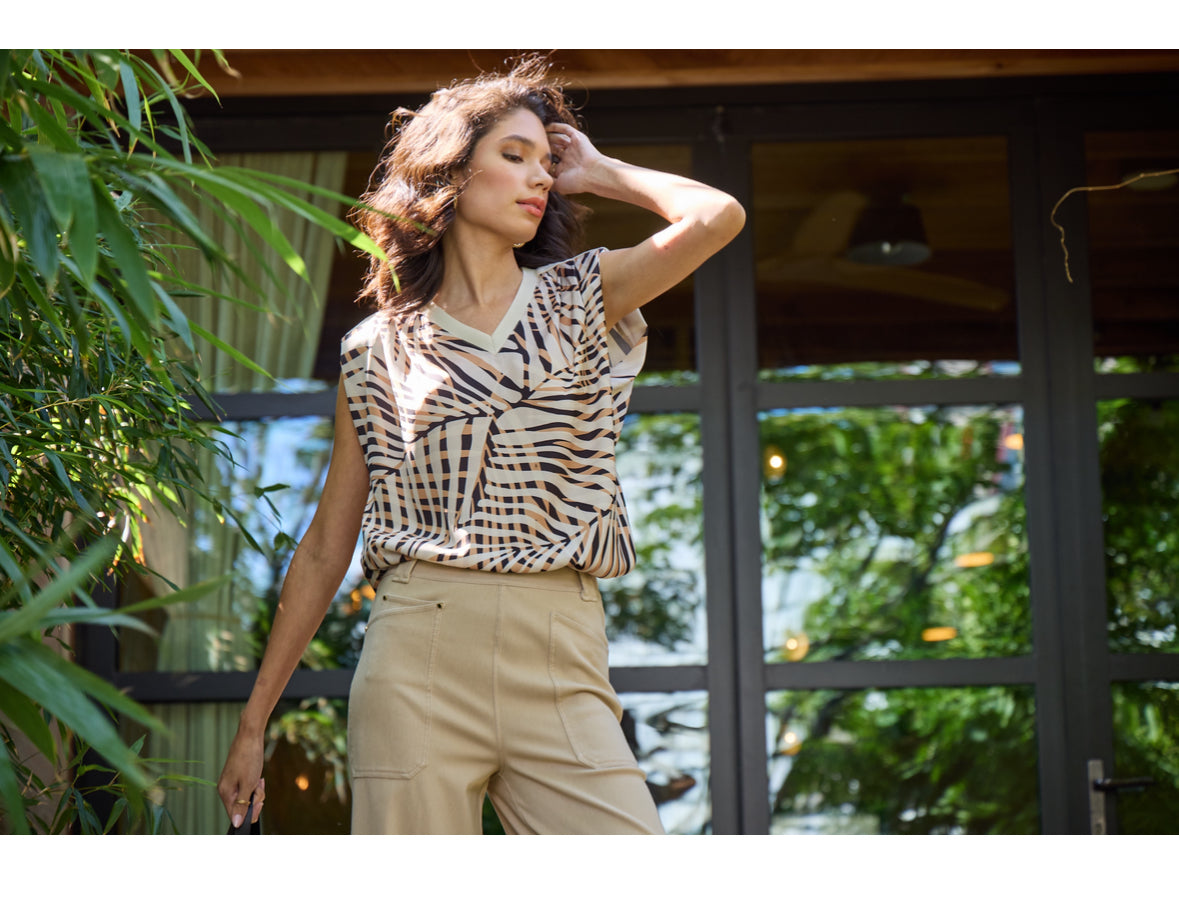 Aura Rib Trim Printed Top in pool side palm by Lysse