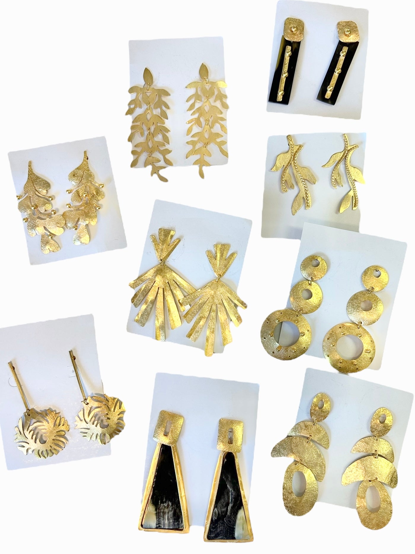 Bronze Earring with Movement Leaf in gold by Ximena Castillo