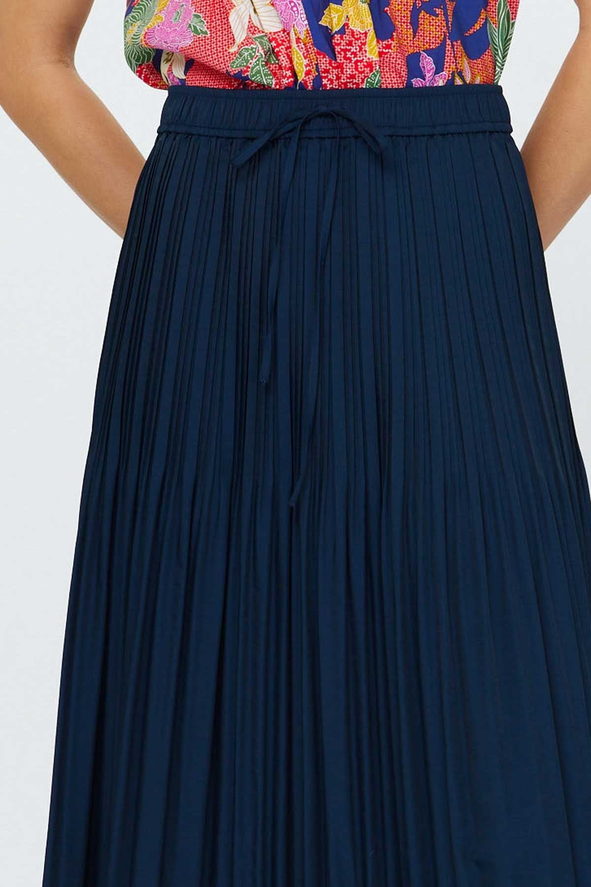 Elastic Waist Pleated Midi Skirt in navy by Current Air