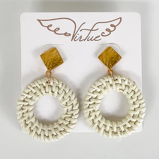 Diamond Post with Wicker Circle in light by Virtue