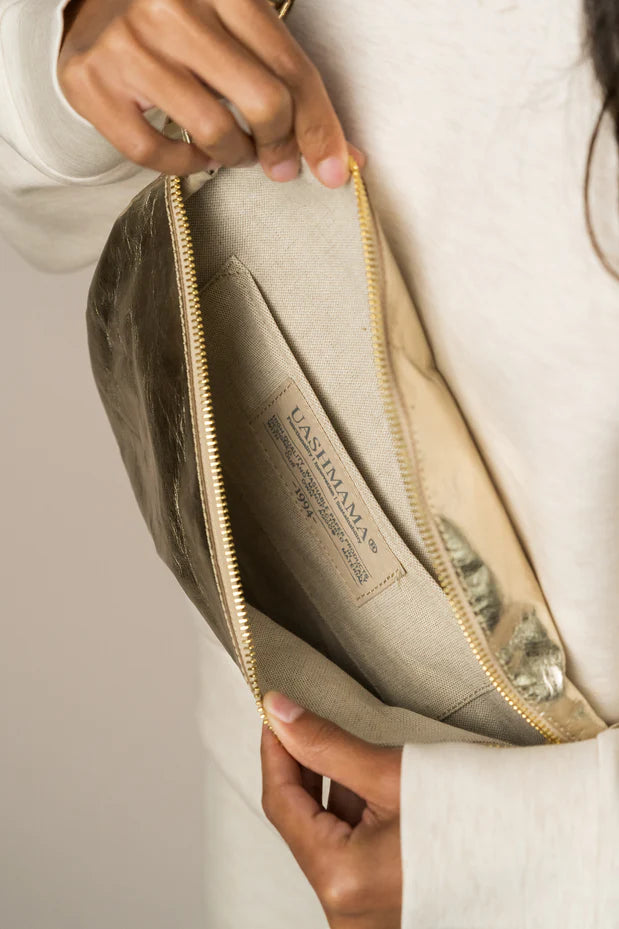 Sling Body Bag in platino by Uashmama