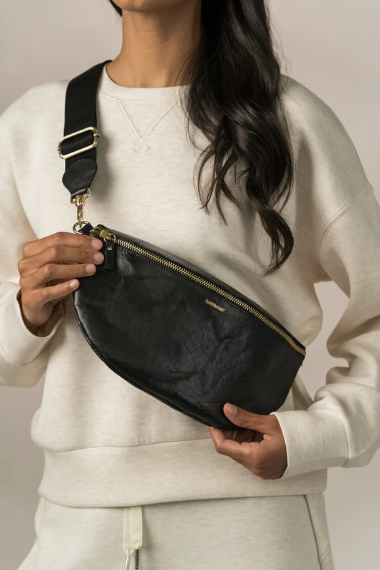 Sling Body Bag in black by Uashmama