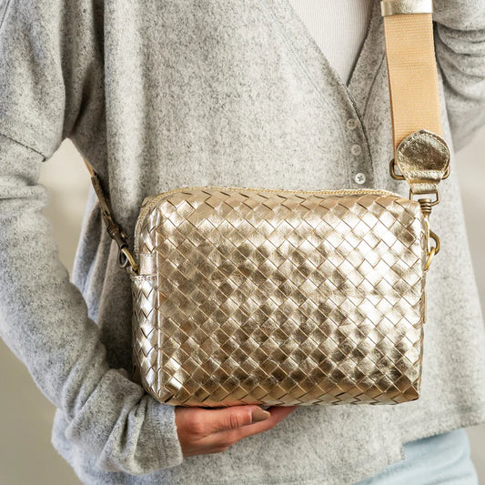 Tracolla Large Woven Crossbody Bag in platino by Uashmama