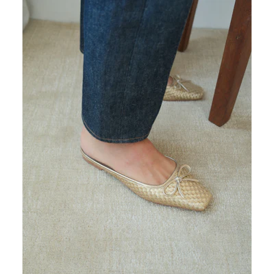 Remy Woven Slide in gold by Matisse