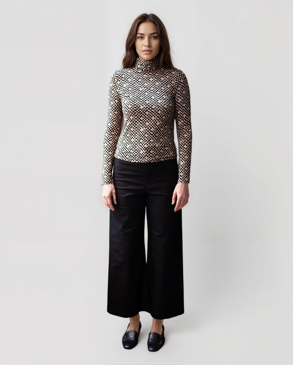 Raya Top in ivory checkers by Bel Kazan