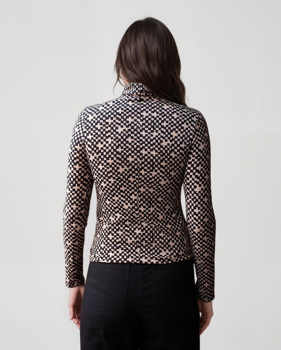 Raya Top in ivory checkers by Bel Kazan