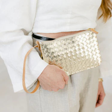 Gimi Large Woven Wristlet Purse in platino by Uashmama
