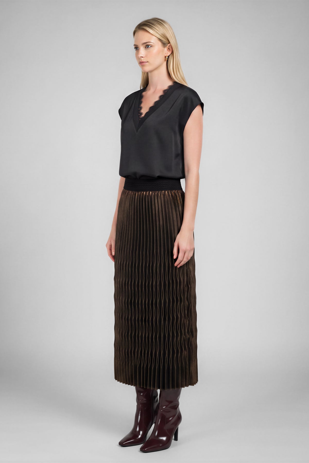 Crinkle Midi Skirt in brown by Current Air