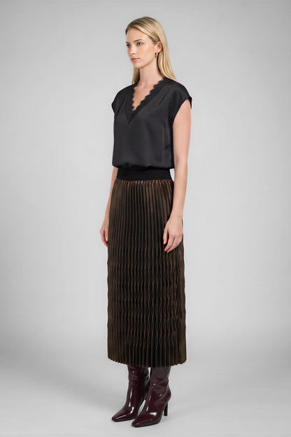 Crinkle Midi Skirt in brown by Current Air