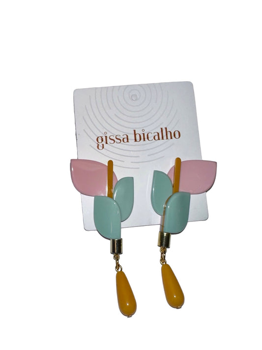 Acrylic Anthurium Earring in pale green by Gissa Bicalho