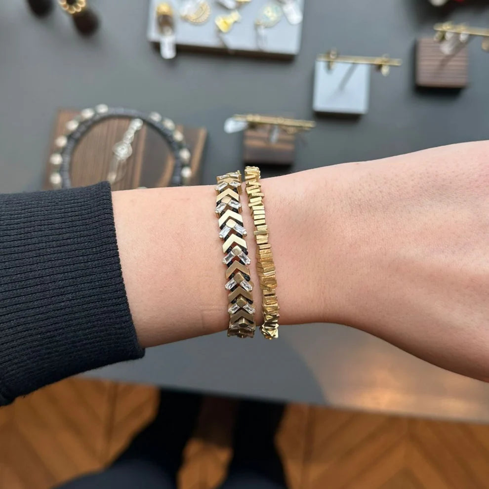 Glitter Arrow Bracelet in crystal/bronze by JUJU