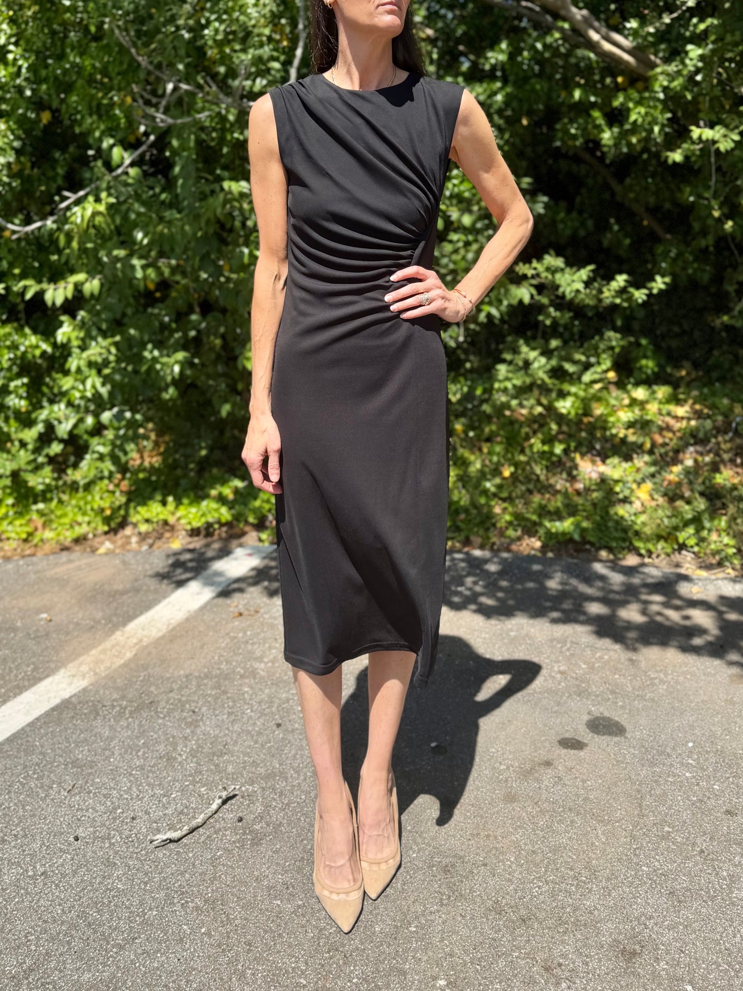 Solid Dress with Gathering in black by Esqualo