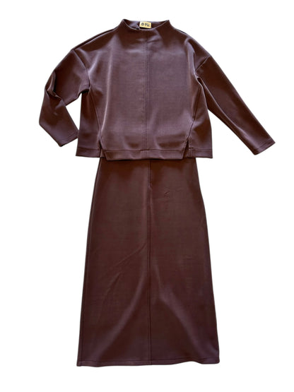 Scuba Pullover in dark brown by B-YU
