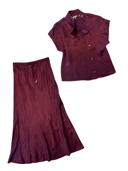 Wide Button Blouse in merlot by Esqualo