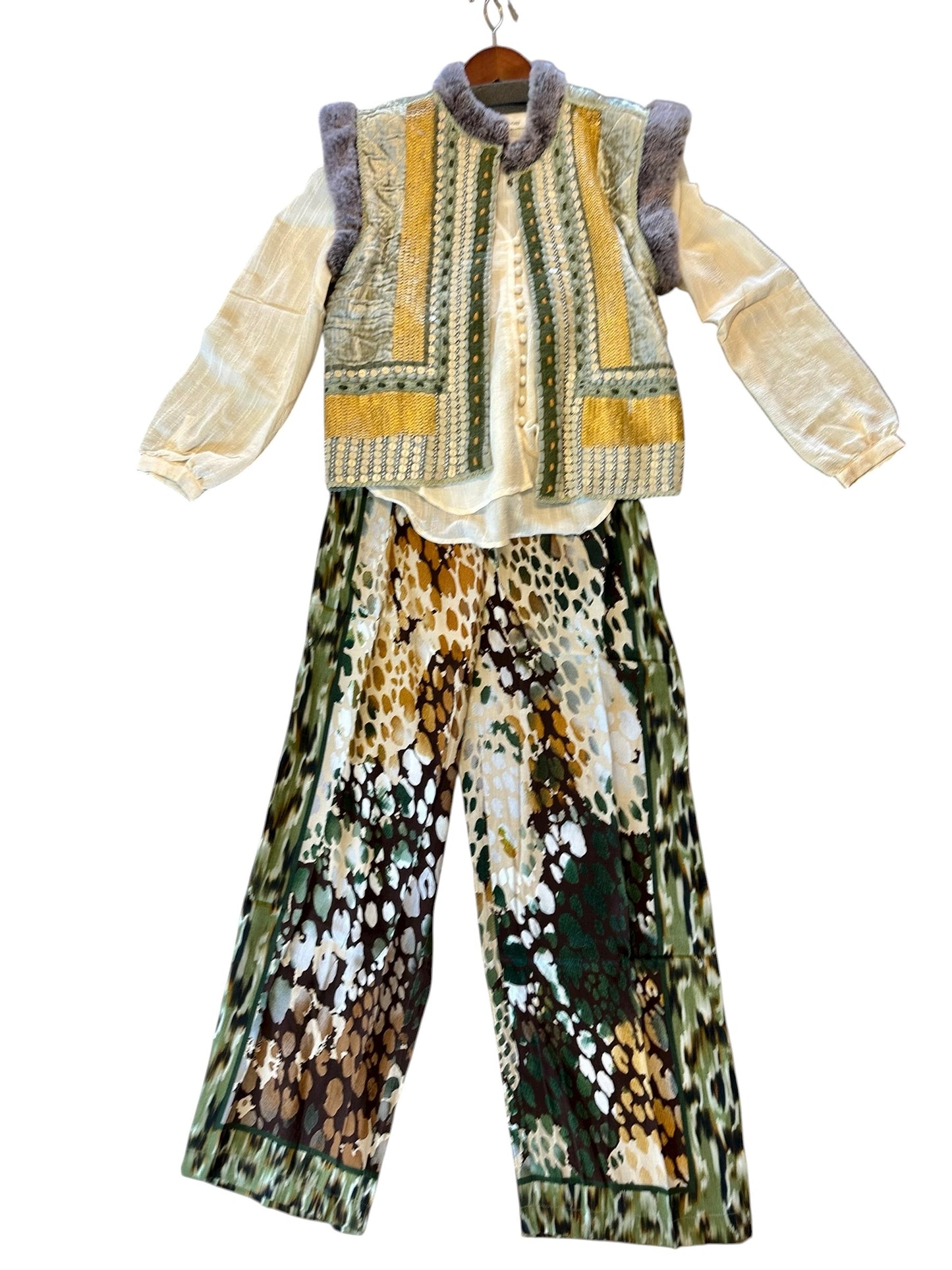 Amilyn Gilet in pistachio green by Blank