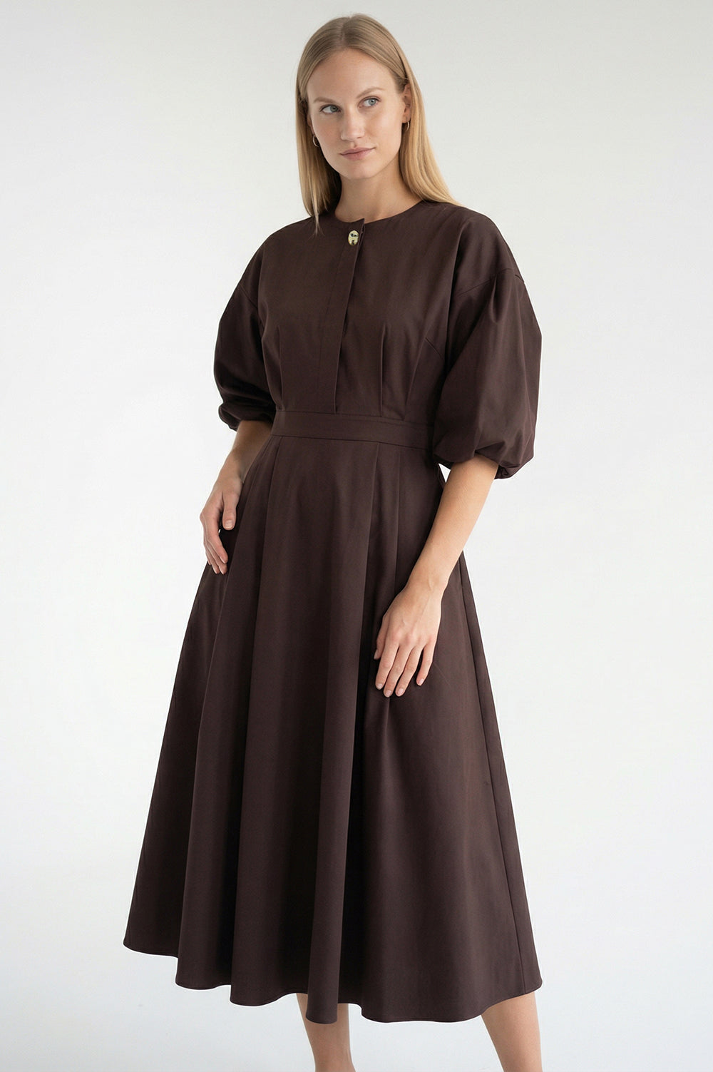 Sienaa Dress in brown by Exquise