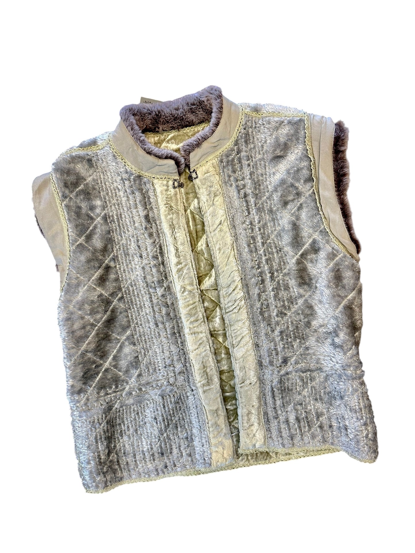 Amilyn Gilet in pistachio green by Blank