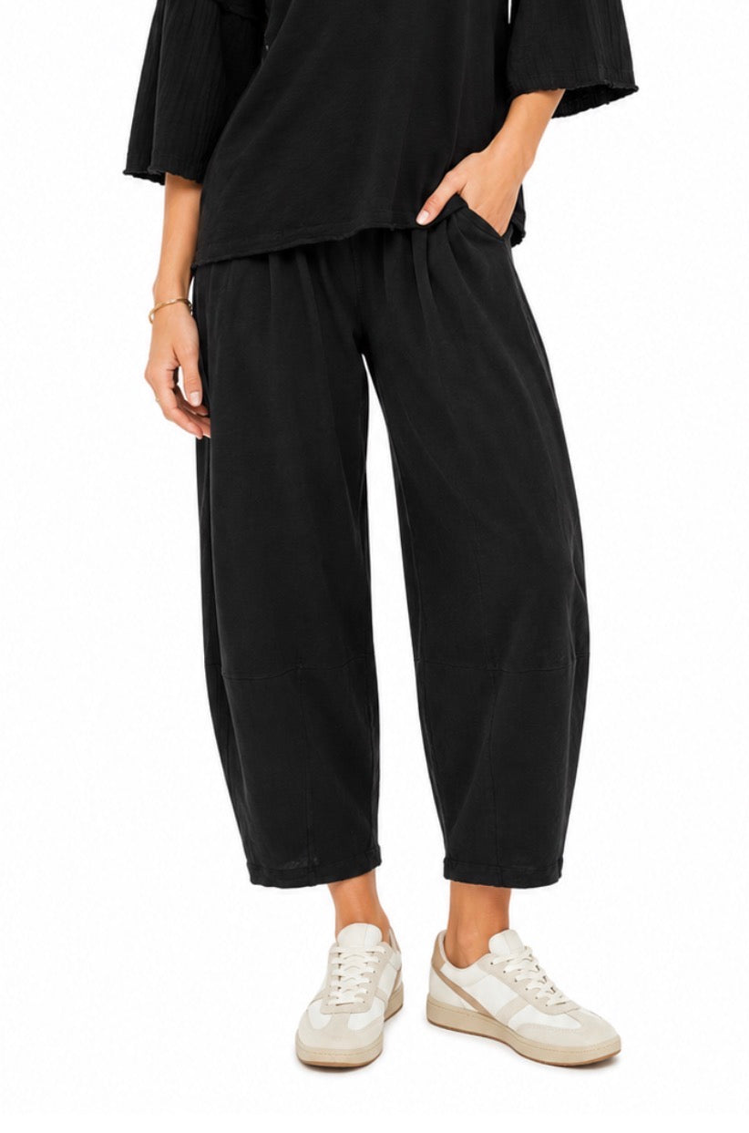 Baggy Lantern Pants in black by Mododoc