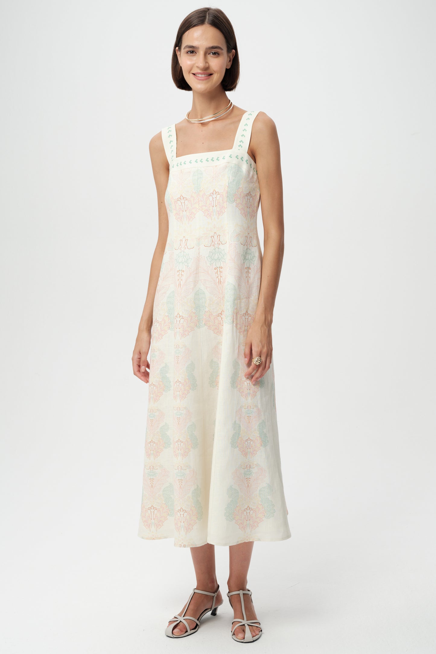 Model wearing Elvis Linen dress by exquise 