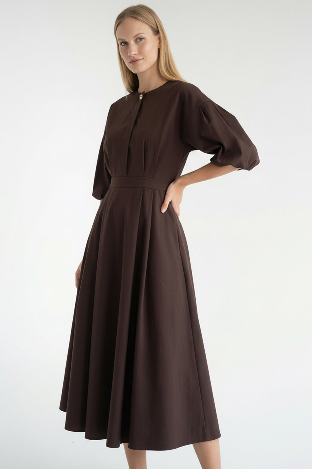 Sienaa Dress in brown by Exquise