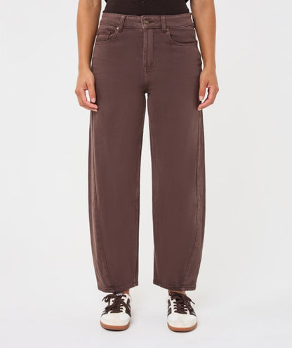 Barrel Jeans in cacao by Esqualo