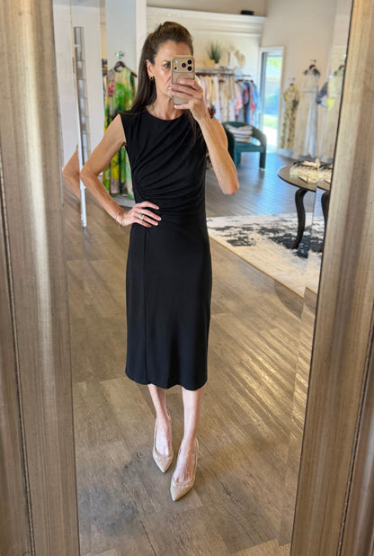 Solid Dress with Gathering in black by Esqualo