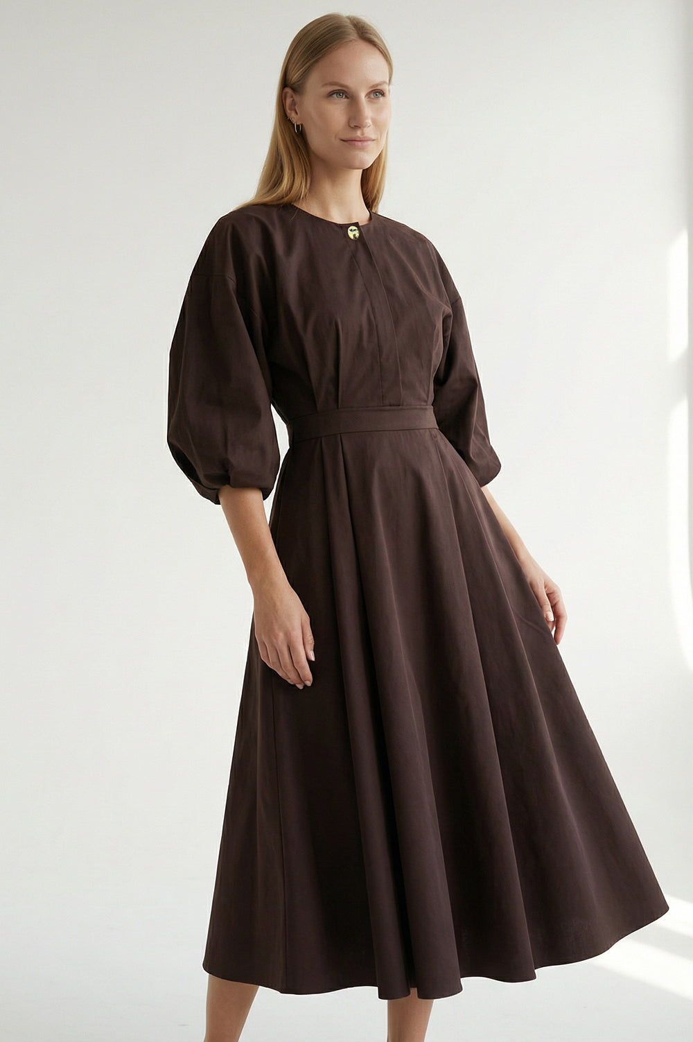 Sienaa Dress in brown by Exquise