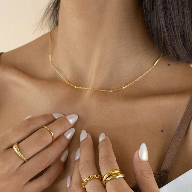 Gravity Necklace in gold by Splash