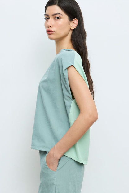 Contrast Back Top in verde by Aldo Martins