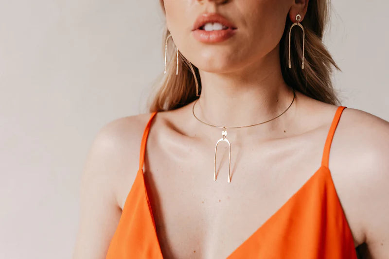 Arches Neckwire in gold by Kenda Kist