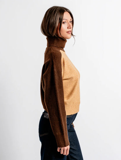 Birkman Turtleneck in camel/chocolate by Kerisma
