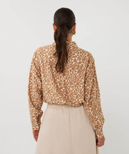 Button Up Graphic Printed Blouse in tan/ivory by Esqualo
