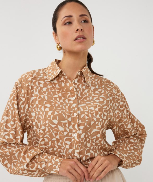 Button Up Graphic Printed Blouse in tan/ivory by Esqualo