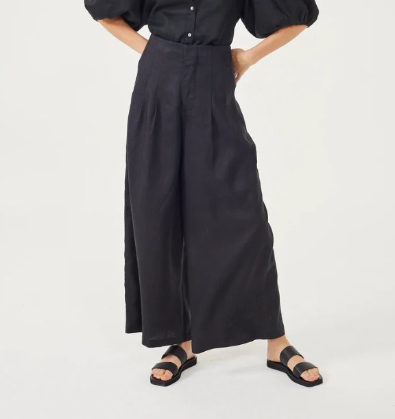 Black wide leg linen pants by Lantrophy 