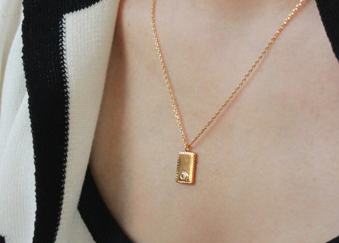 Name Tag Necklace in gold by Secretbox