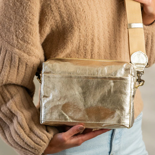 Tracolla Large Crossbody Bag in platino by Uashmama