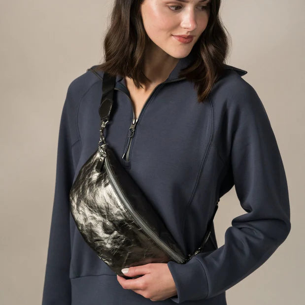 Sling Body Bag in peltro by Uashmama
