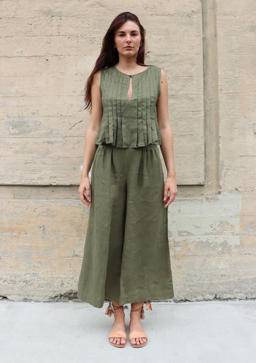 Bel kazan sage linen pants styled with sandals womens summer outfit