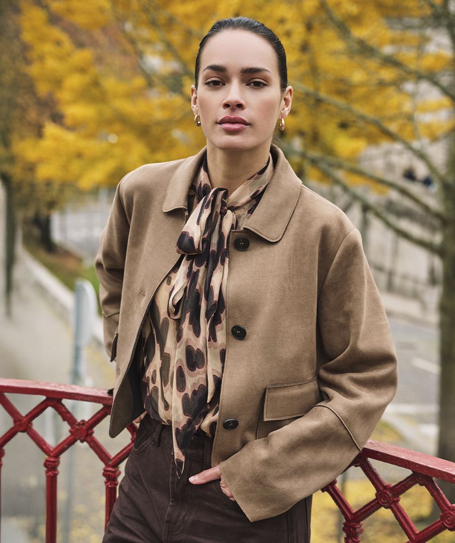 Suede Jacket with Pockets in sand by Esqualo
