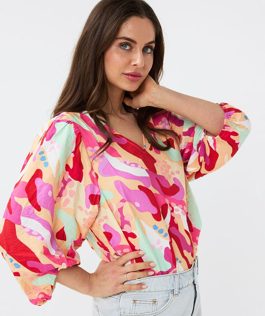 Heat Wave Printed V Neck Top in pink by Esqualo