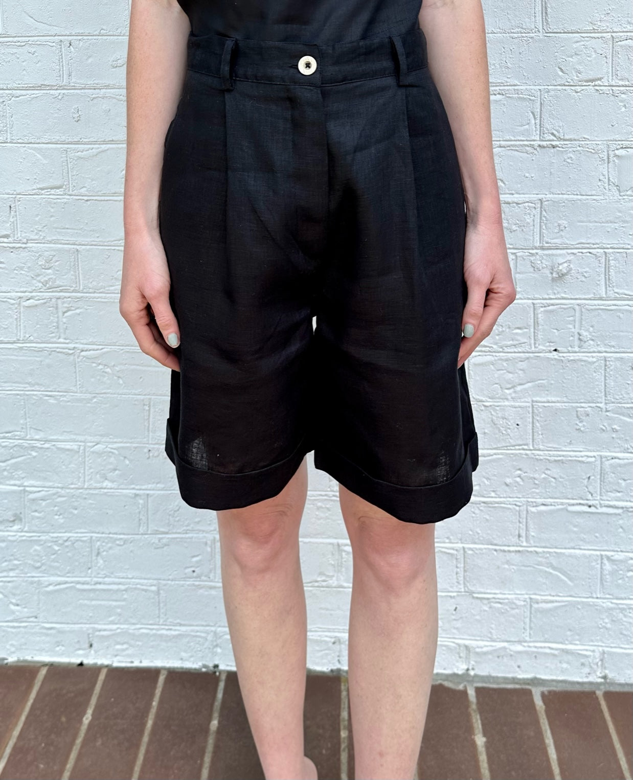 Linen Bermuda Short in black by Haris Cotton