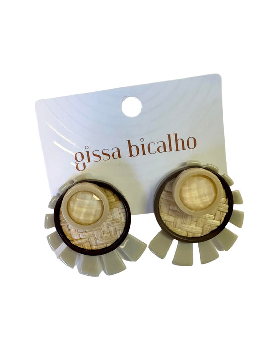Acrylic & Raffia Earrings in khaki by Gissa Bicalho