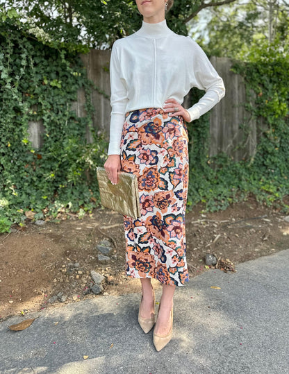 Maru Foldover Clutch in platinum by Uashmama