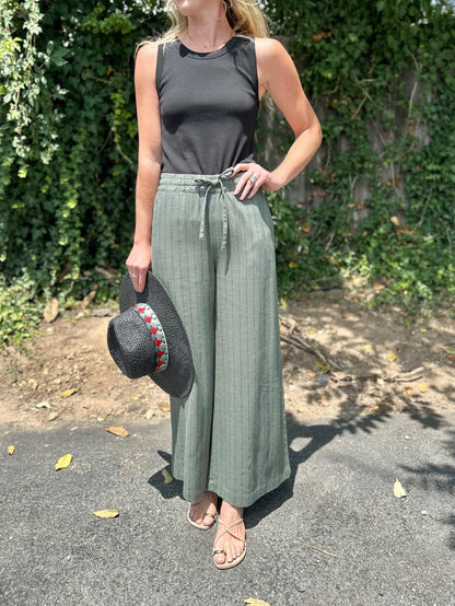 Fan Pattern Strap Straw Fedora Hat in black