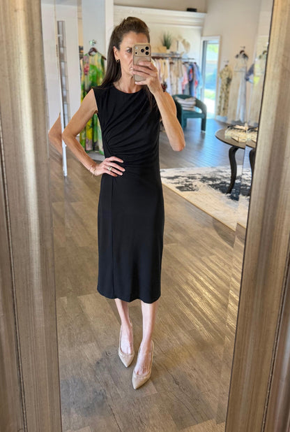 Solid Dress with Gathering in black by Esqualo