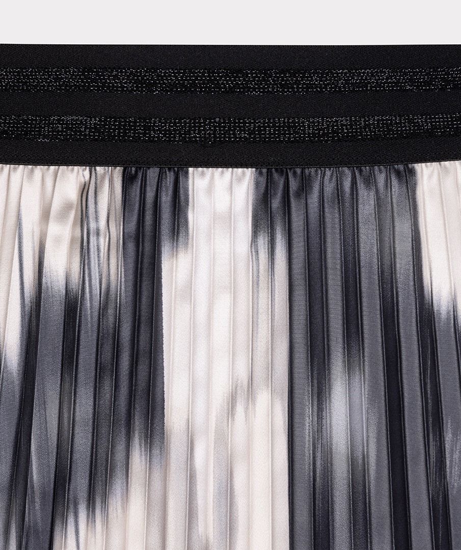 Printed Pleat Skirt in bow fade print by Esqualo