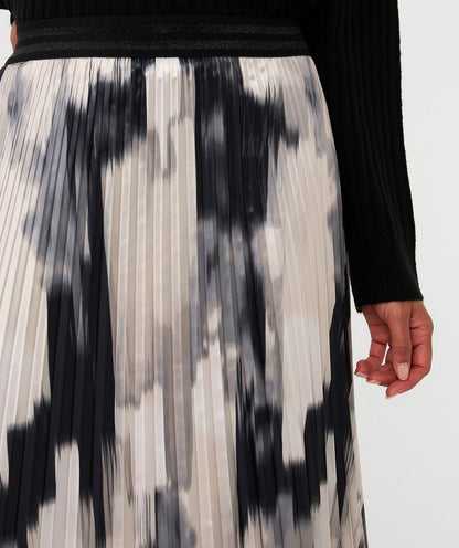 Printed Pleat Skirt in bow fade print by Esqualo
